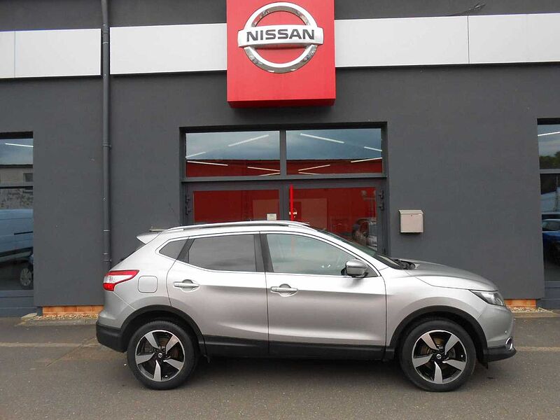 Nissan Qashqai 360°*Navigation*Allwetter*Panodach*