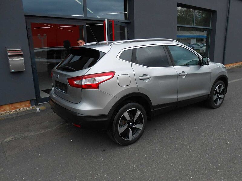 Nissan Qashqai 360°*Navigation*Allwetter*Panodach*